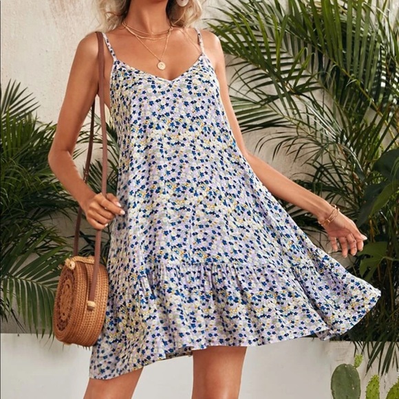 Dresses & Skirts - Boho floral print cami dress